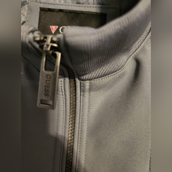 GUESS Men's XXL water-resistant jacket. - Picture 10 of 16
